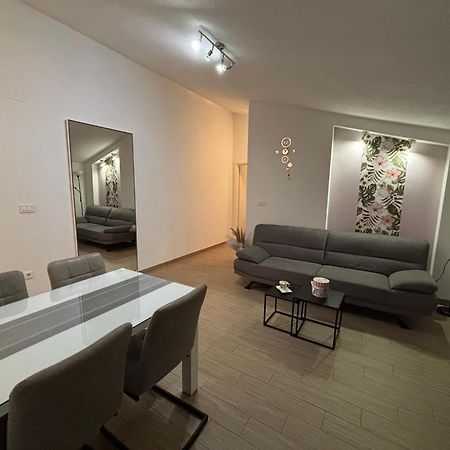 Kaštela Apartman Sunny Vacay מראה חיצוני תמונה