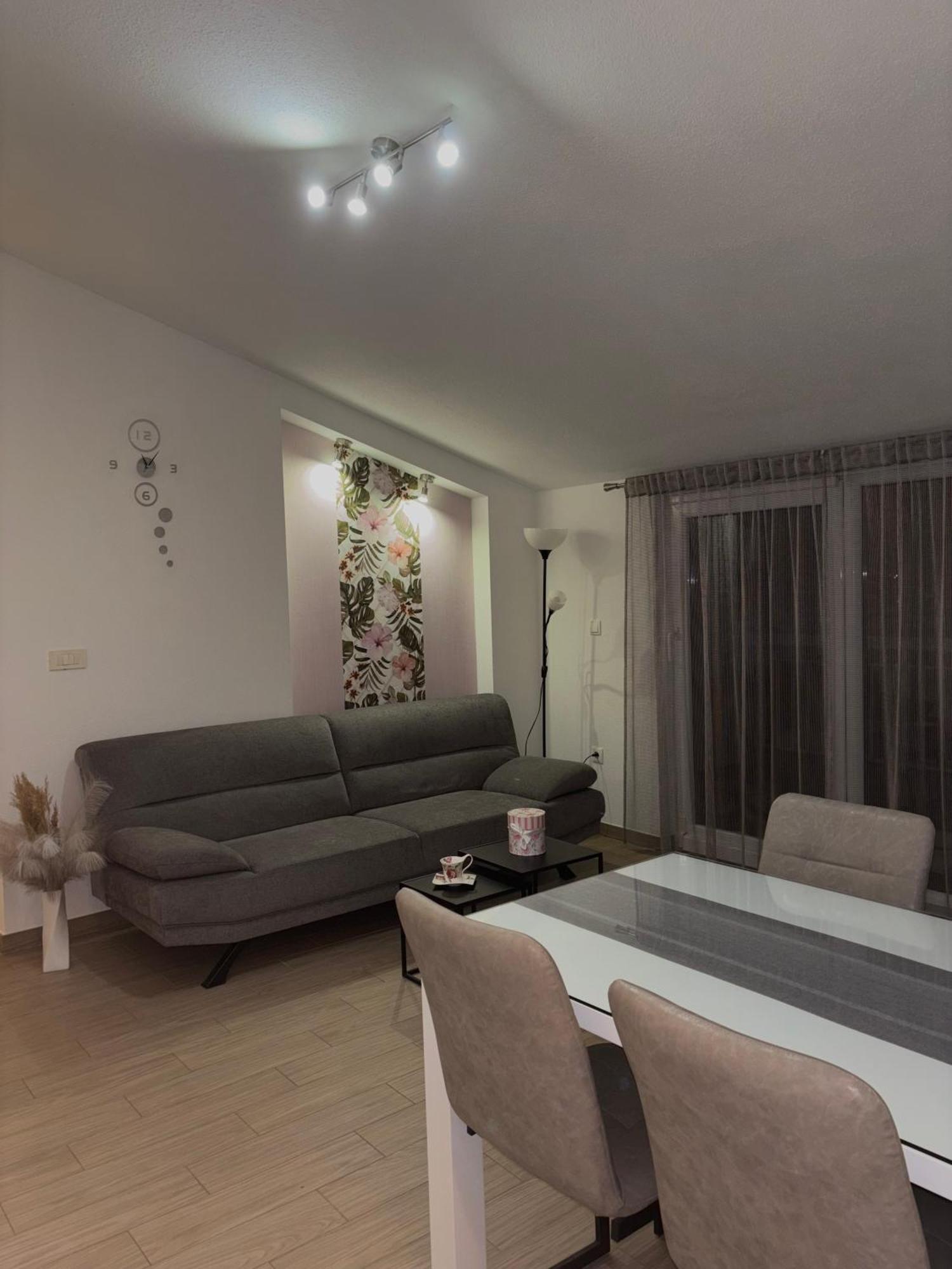 Kaštela Apartman Sunny Vacay מראה חיצוני תמונה