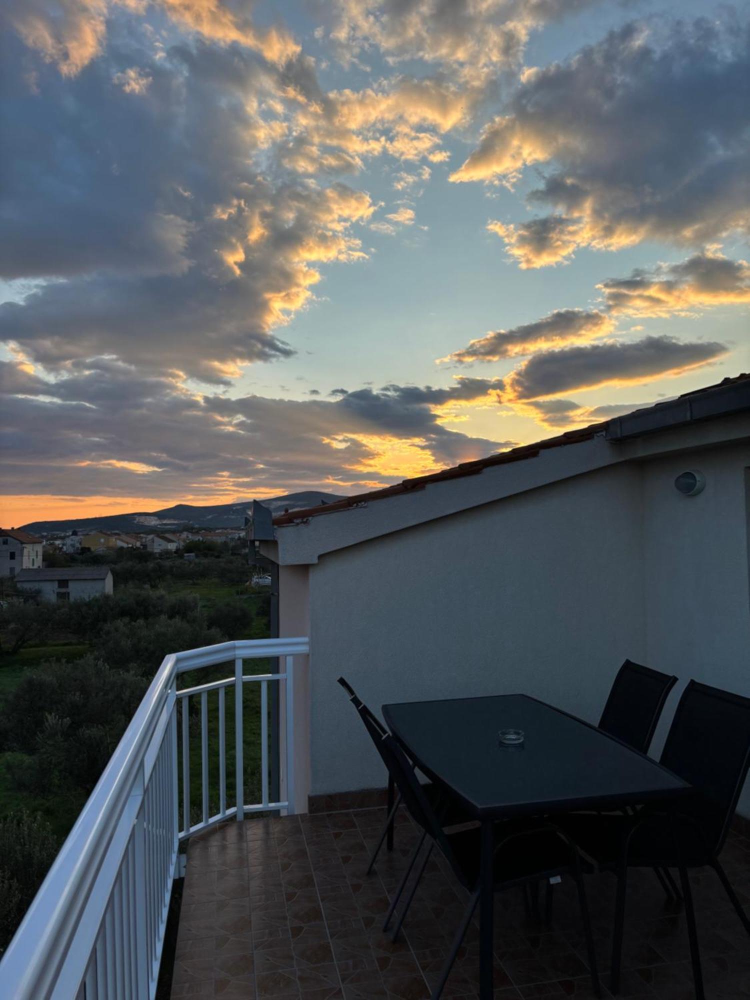 Kaštela Apartman Sunny Vacay מראה חיצוני תמונה