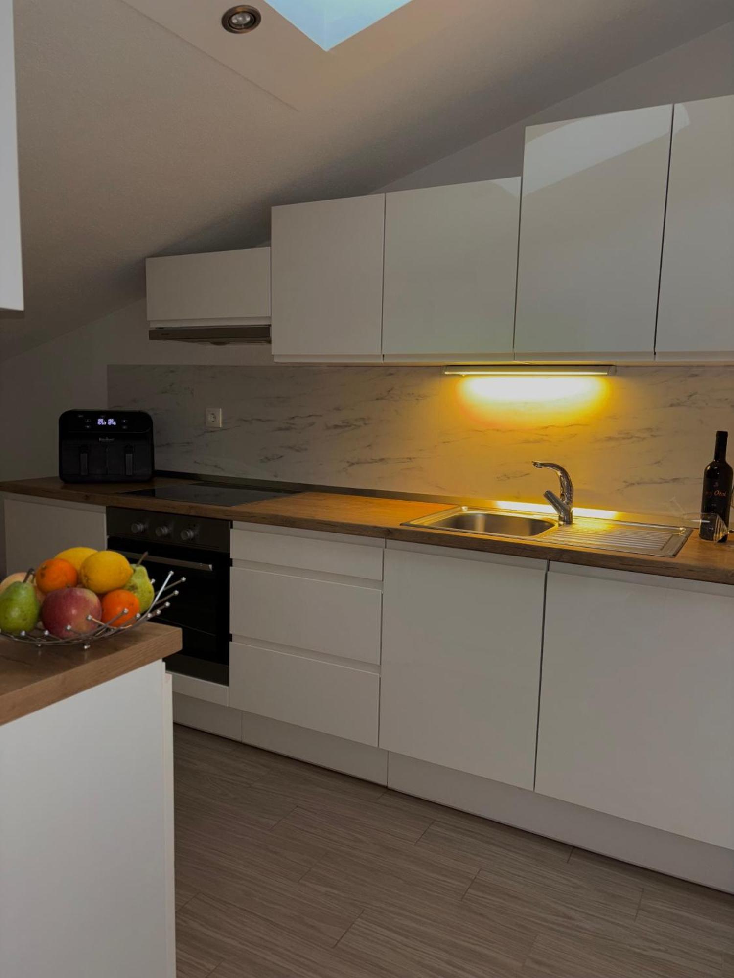 Kaštela Apartman Sunny Vacay מראה חיצוני תמונה